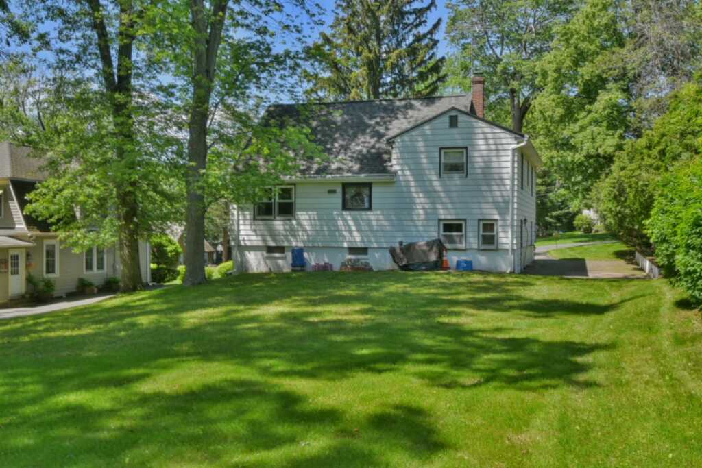 210 Rockland Road, Pearl River, NY 10965 - Photo 3 of 32