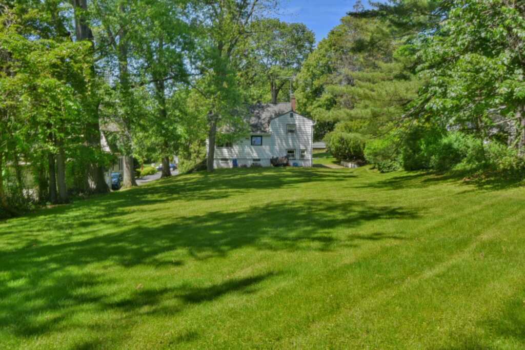 210 Rockland Road, Pearl River, NY 10965 - Photo 7 of 32