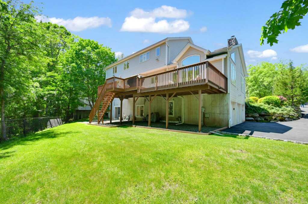 47 Roberts Road, New City, NY 10956 - Photo 3 of 49