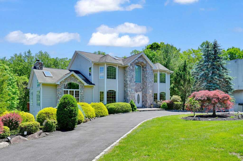 47 Roberts Road, New City, NY 10956 - Photo 4 of 49
