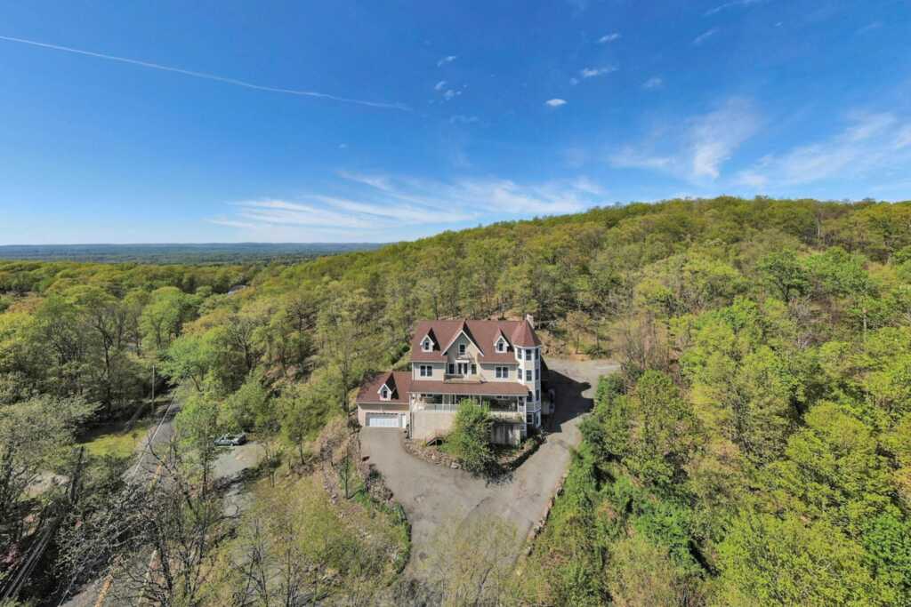 405 Christian Herald Road, Valley Cottage, NY 10989