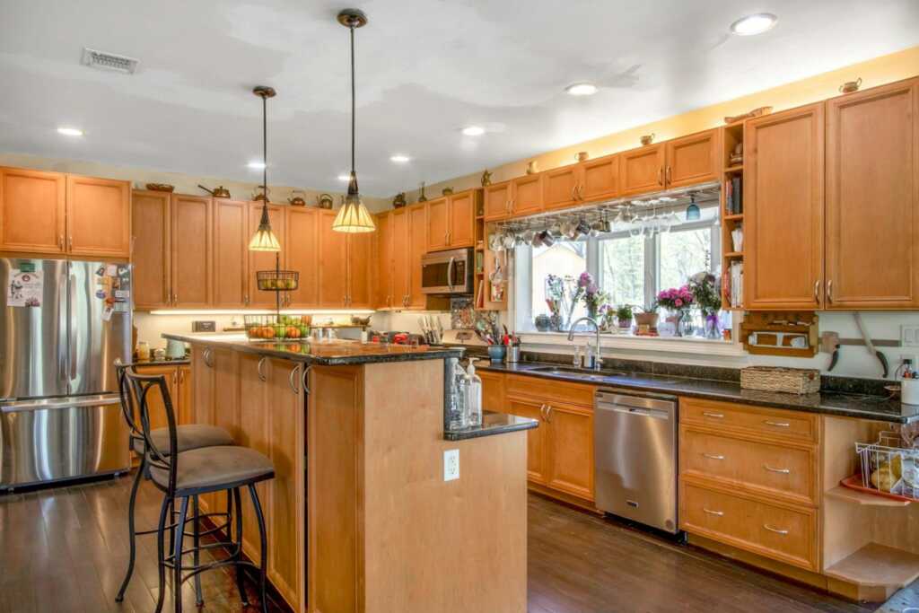 405 Christian Herald Road, Valley Cottage, NY 10989 - Photo 11 of 35