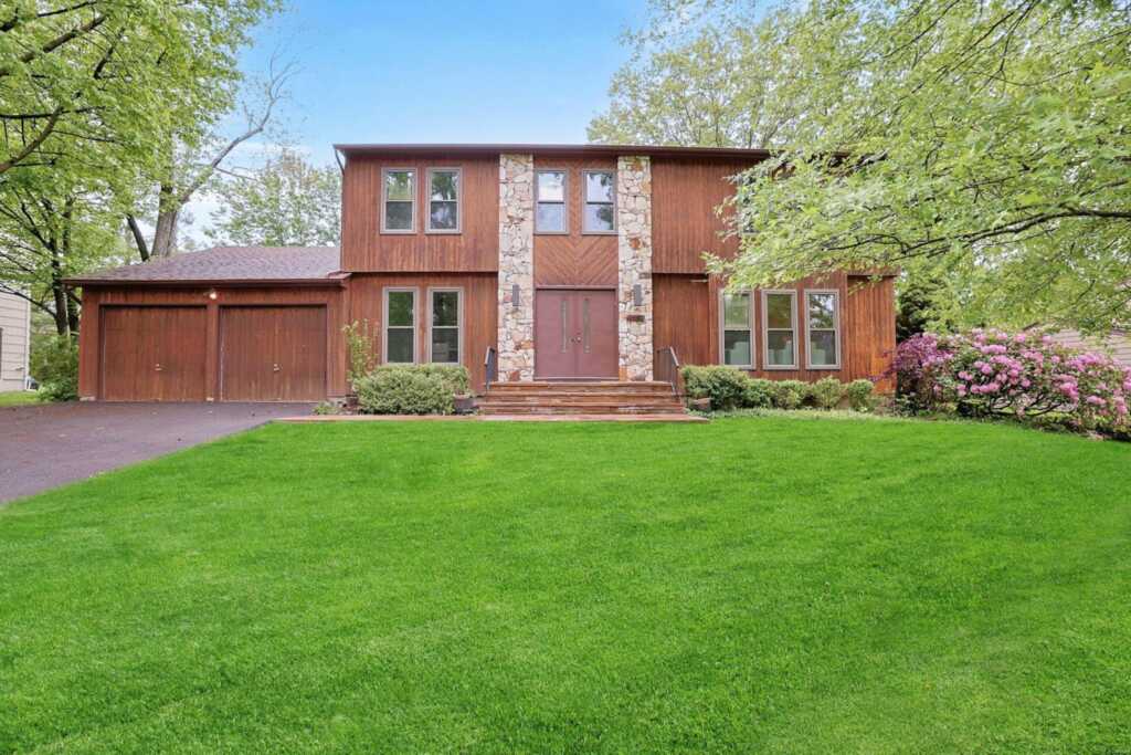 16 Quincy Lane, White Plains, NY 10605 - Photo 2 of 32