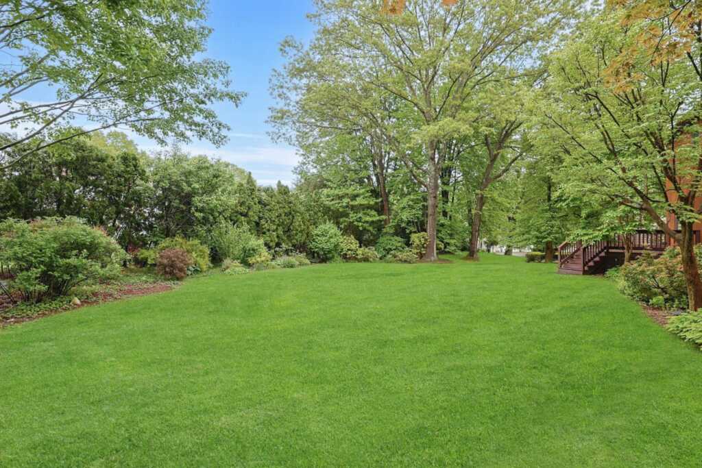 16 Quincy Lane, White Plains, NY 10605 - Photo 29 of 32
