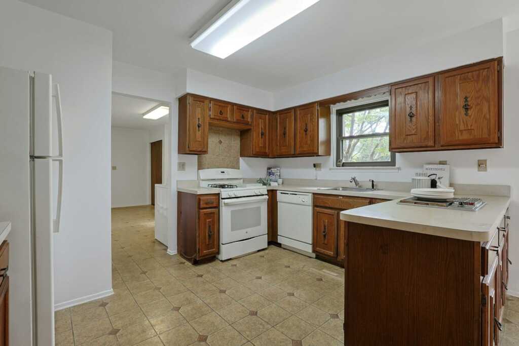 16 Quincy Lane, White Plains, NY 10605 - Photo 5 of 32