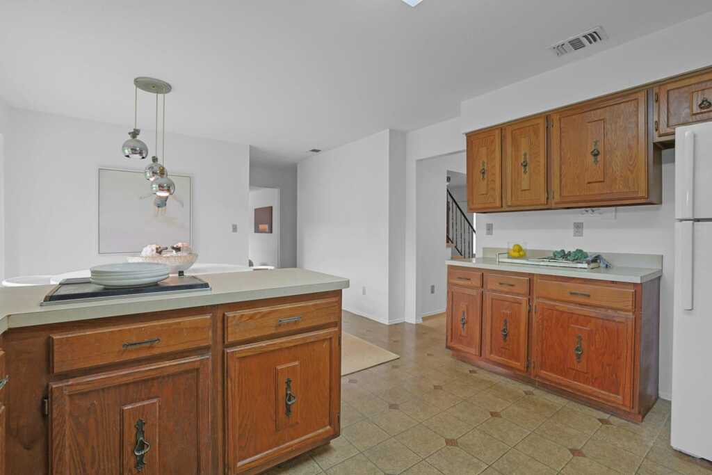 16 Quincy Lane, White Plains, NY 10605 - Photo 6 of 32