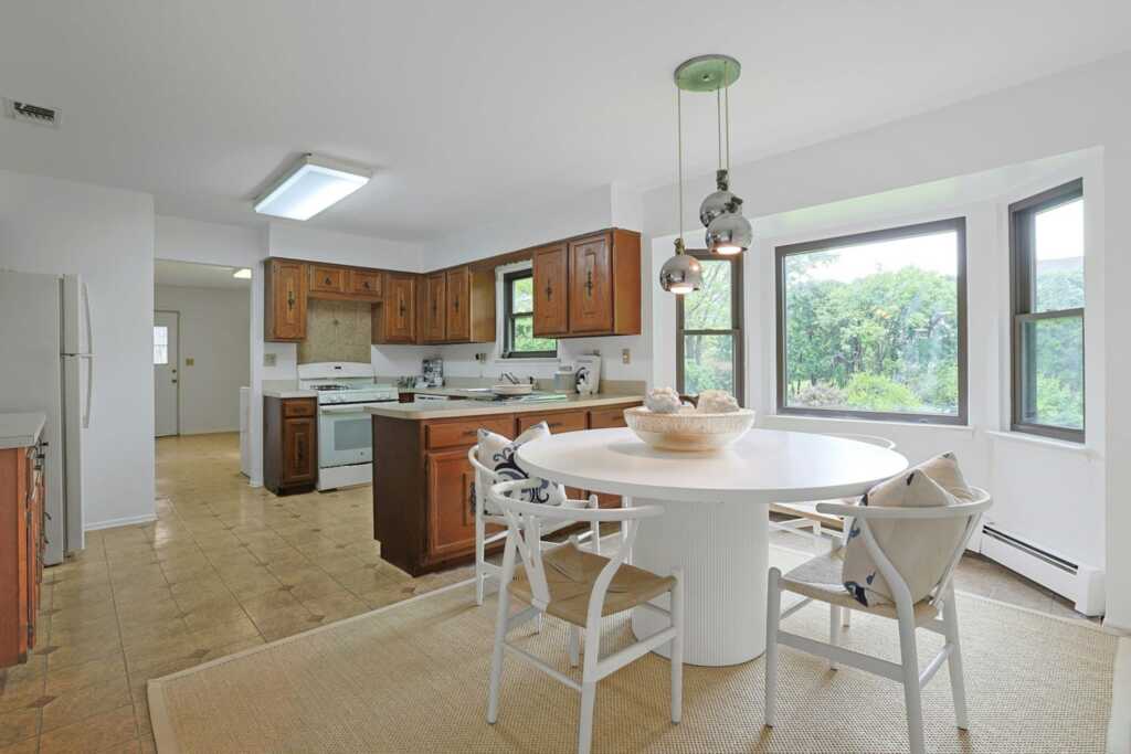 16 Quincy Lane, White Plains, NY 10605 - Photo 7 of 32