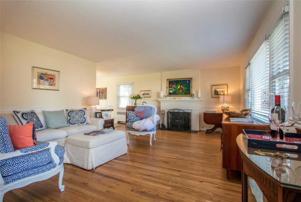 370 Oakland Beach Avenue, Rye, NY 10580 - Photo 2 of 21