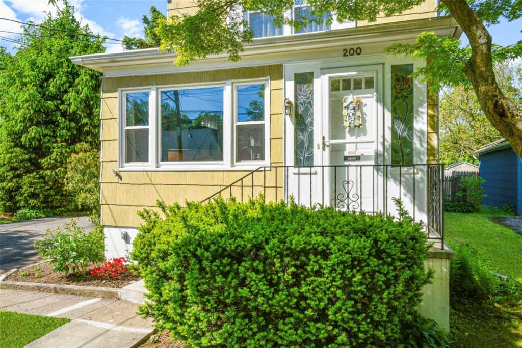 200 Jensen Avenue, Rye, NY 10543 - Photo 2 of 29