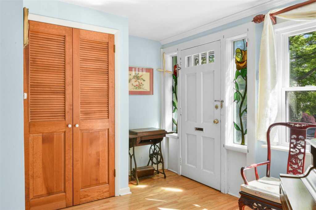 200 Jensen Avenue, Rye, NY 10543 - Photo 3 of 29