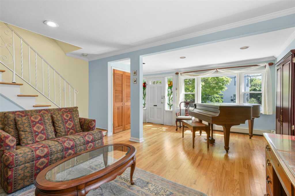 200 Jensen Avenue, Rye, NY 10543 - Photo 4 of 29