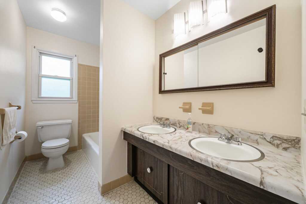 14 Monroe Drive, White Plains, NY 10605 - Photo 12 of 30