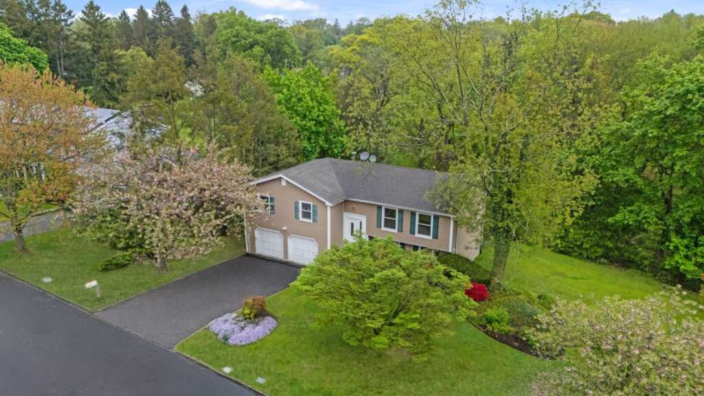 14 Monroe Drive, White Plains, NY 10605 - Photo 3 of 30