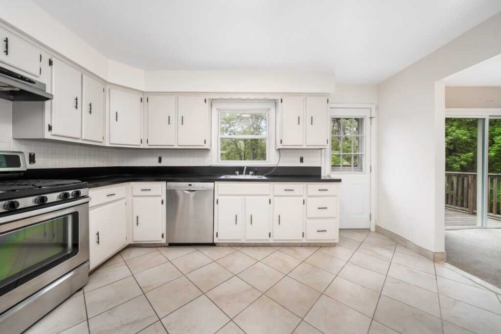 14 Monroe Drive, White Plains, NY 10605 - Photo 9 of 30