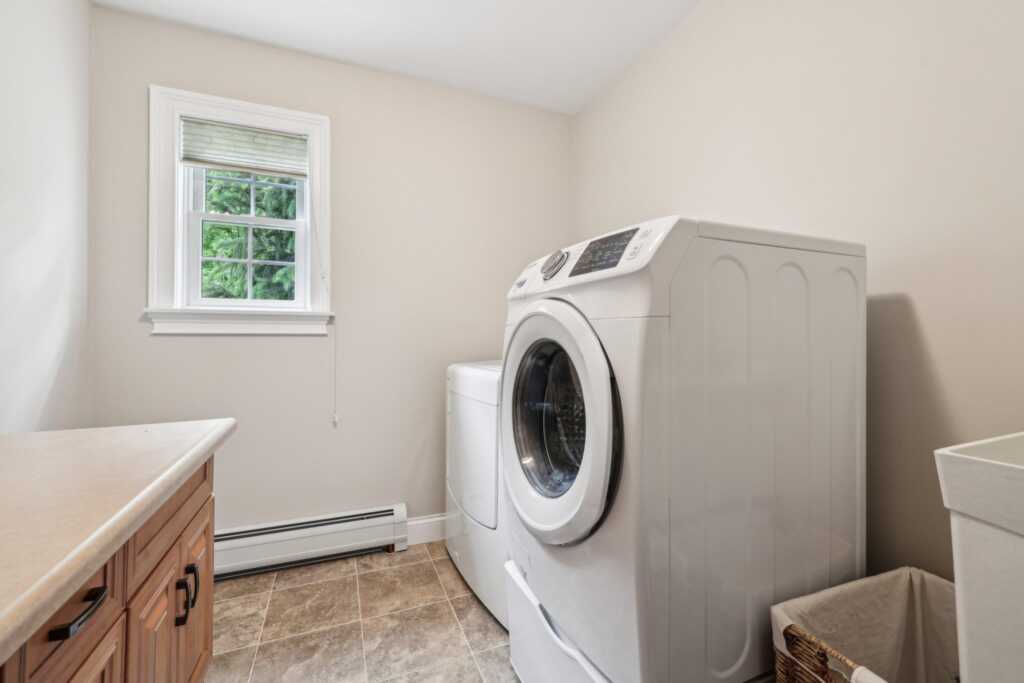 306 Old Mill Road, Valley Cottage, NY 10989 - Photo 18 of 43