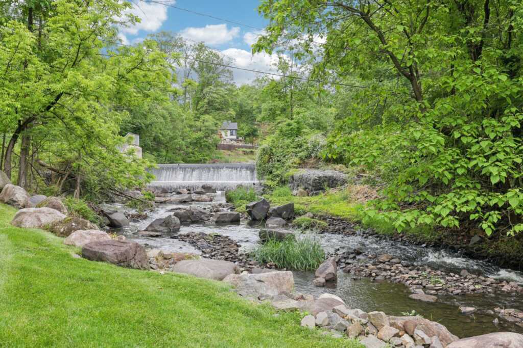 306 Old Mill Road, Valley Cottage, NY 10989 - Photo 2 of 43