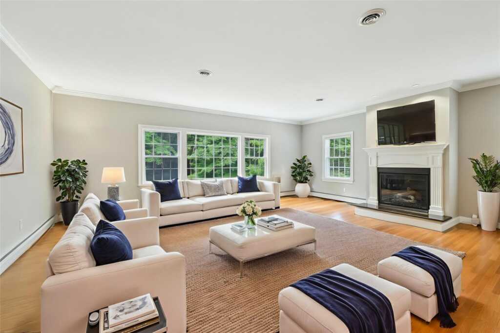 306 Old Mill Road, Valley Cottage, NY 10989 - Photo 6 of 43