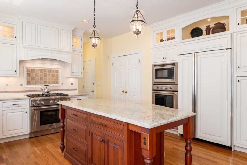 8 Paddock Road, White Plains, NY 10605 - Photo 10 of 32