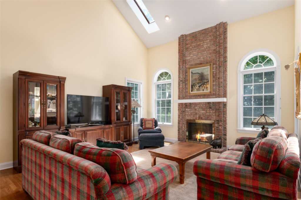 8 Paddock Road, White Plains, NY 10605 - Photo 12 of 32