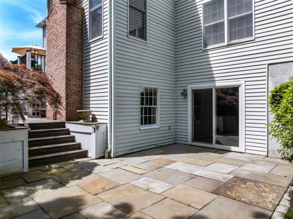 8 Paddock Road, White Plains, NY 10605 - Photo 29 of 32