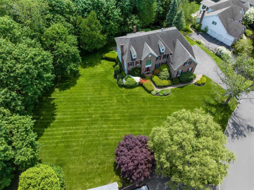 8 Paddock Road, White Plains, NY 10605 - Photo 3 of 32