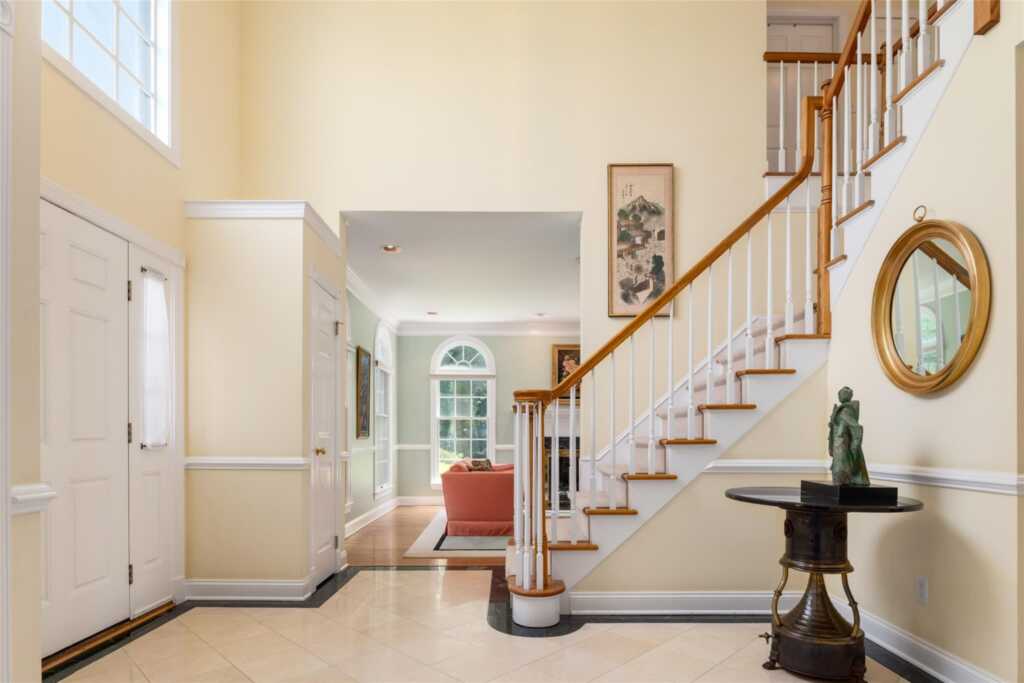 8 Paddock Road, White Plains, NY 10605 - Photo 4 of 32