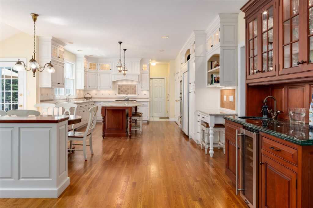 8 Paddock Road, White Plains, NY 10605 - Photo 8 of 32