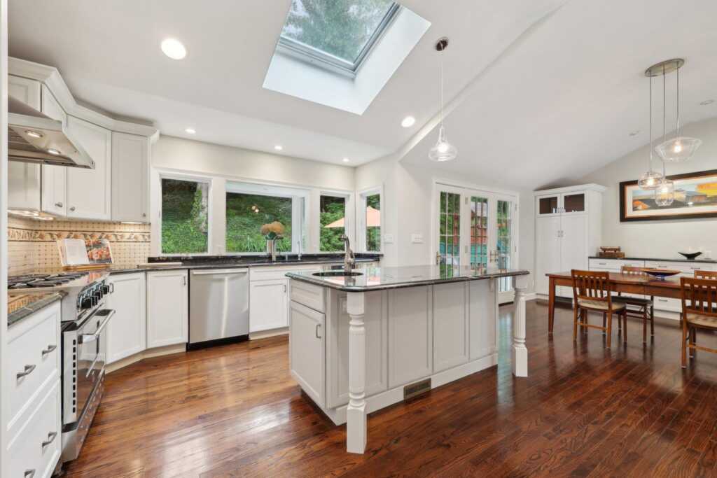 56 Rolling Way, New Rochelle, NY 10804 - Photo 10 of 47