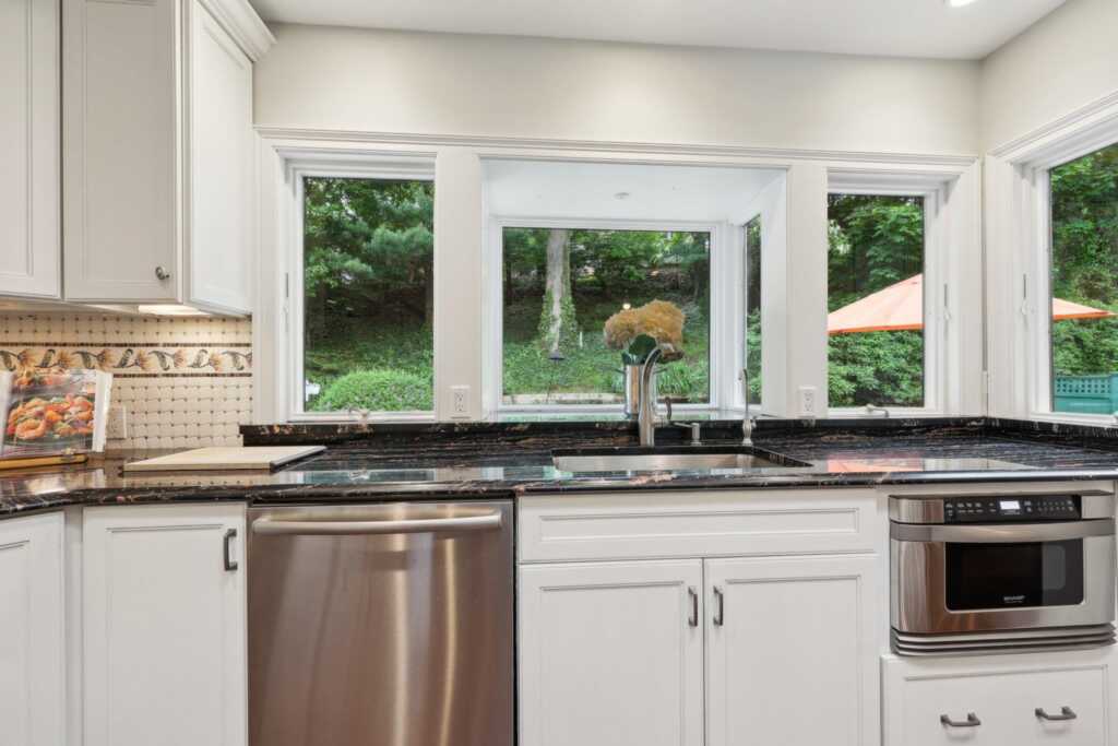 56 Rolling Way, New Rochelle, NY 10804 - Photo 12 of 47