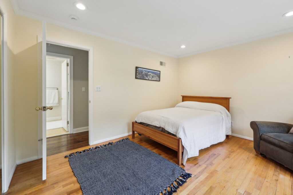 56 Rolling Way, New Rochelle, NY 10804 - Photo 14 of 47