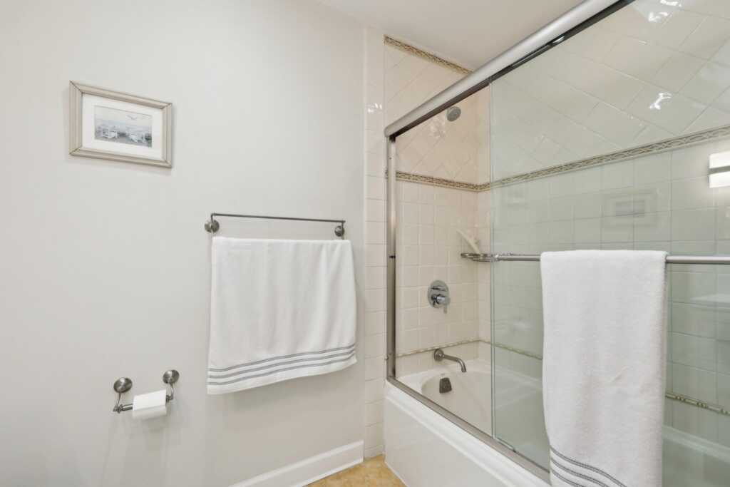 56 Rolling Way, New Rochelle, NY 10804 - Photo 16 of 47