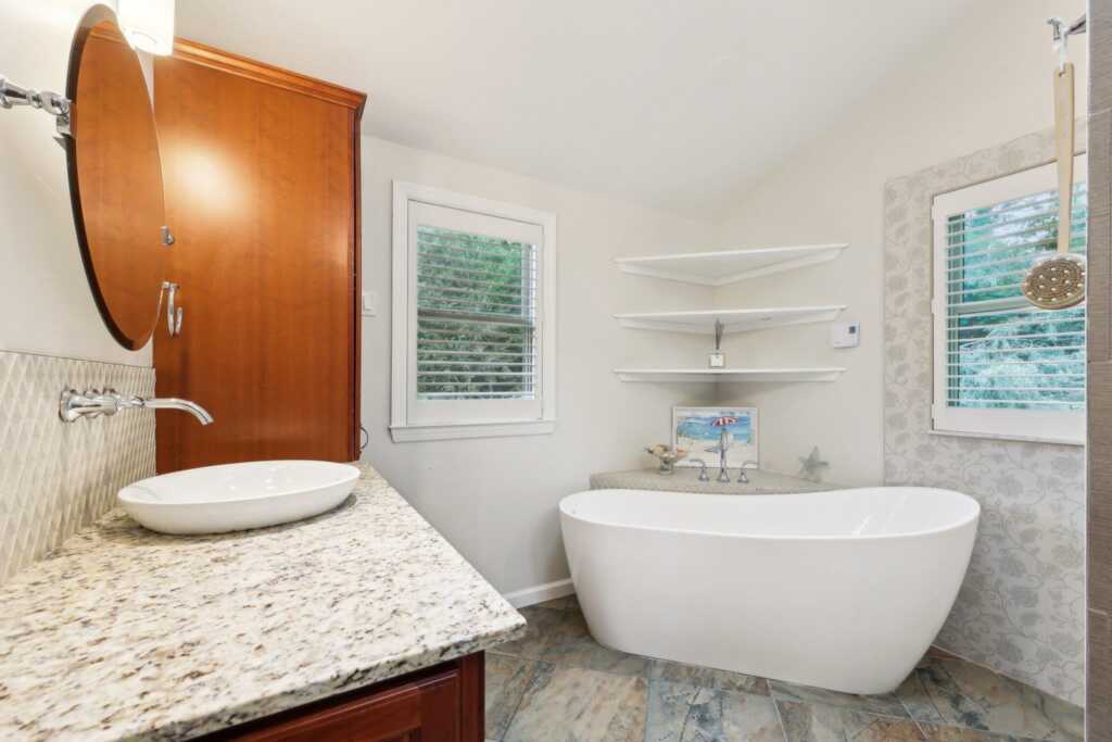 56 Rolling Way, New Rochelle, NY 10804 - Photo 22 of 47