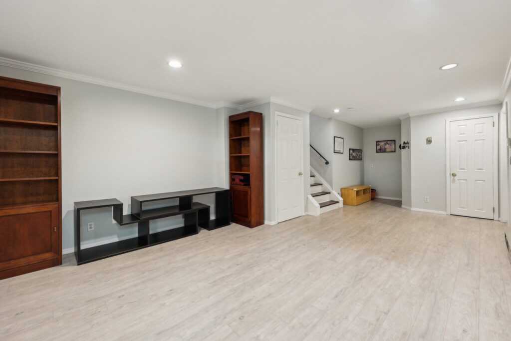 56 Rolling Way, New Rochelle, NY 10804 - Photo 28 of 47