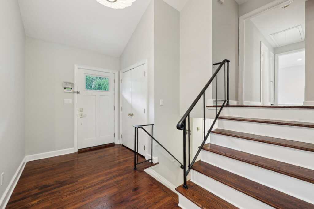 56 Rolling Way, New Rochelle, NY 10804 - Photo 3 of 47