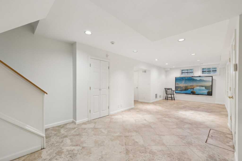 56 Rolling Way, New Rochelle, NY 10804 - Photo 34 of 47