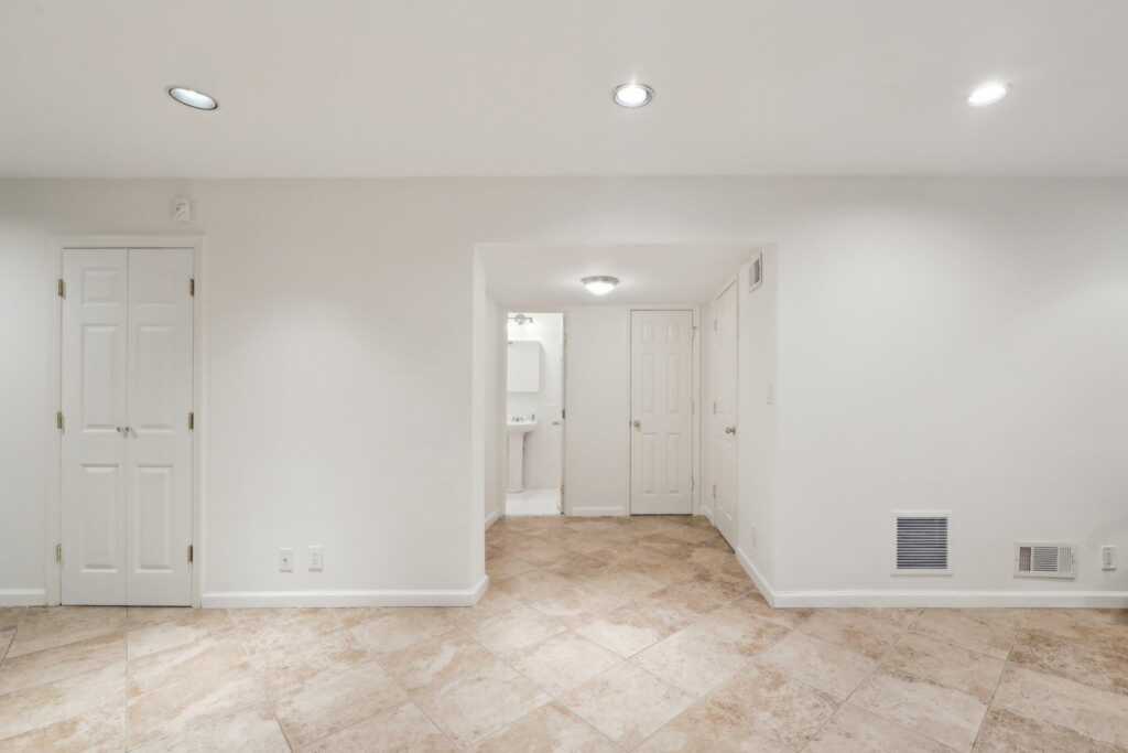56 Rolling Way, New Rochelle, NY 10804 - Photo 36 of 47