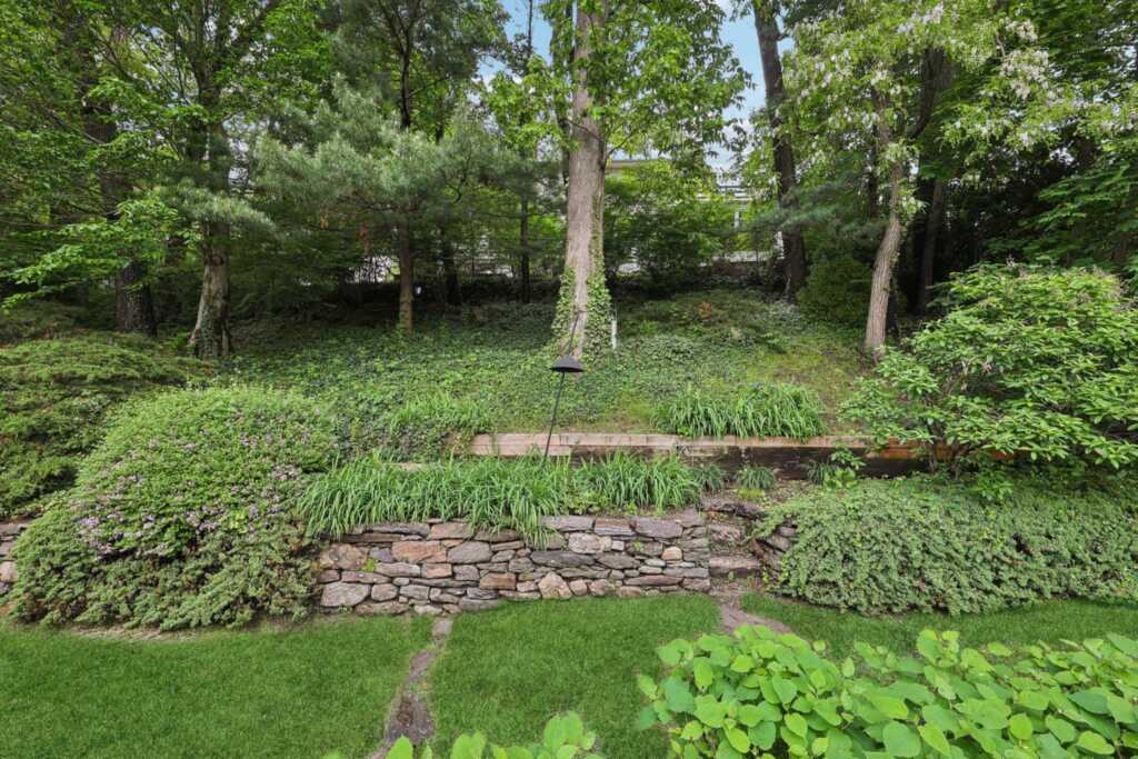 56 Rolling Way, New Rochelle, NY 10804 - Photo 43 of 47