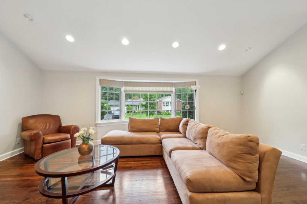 56 Rolling Way, New Rochelle, NY 10804 - Photo 5 of 47