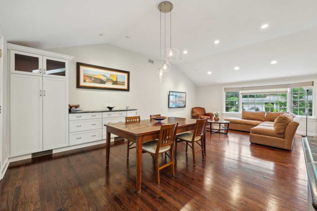 56 Rolling Way, New Rochelle, NY 10804 - Photo 6 of 47