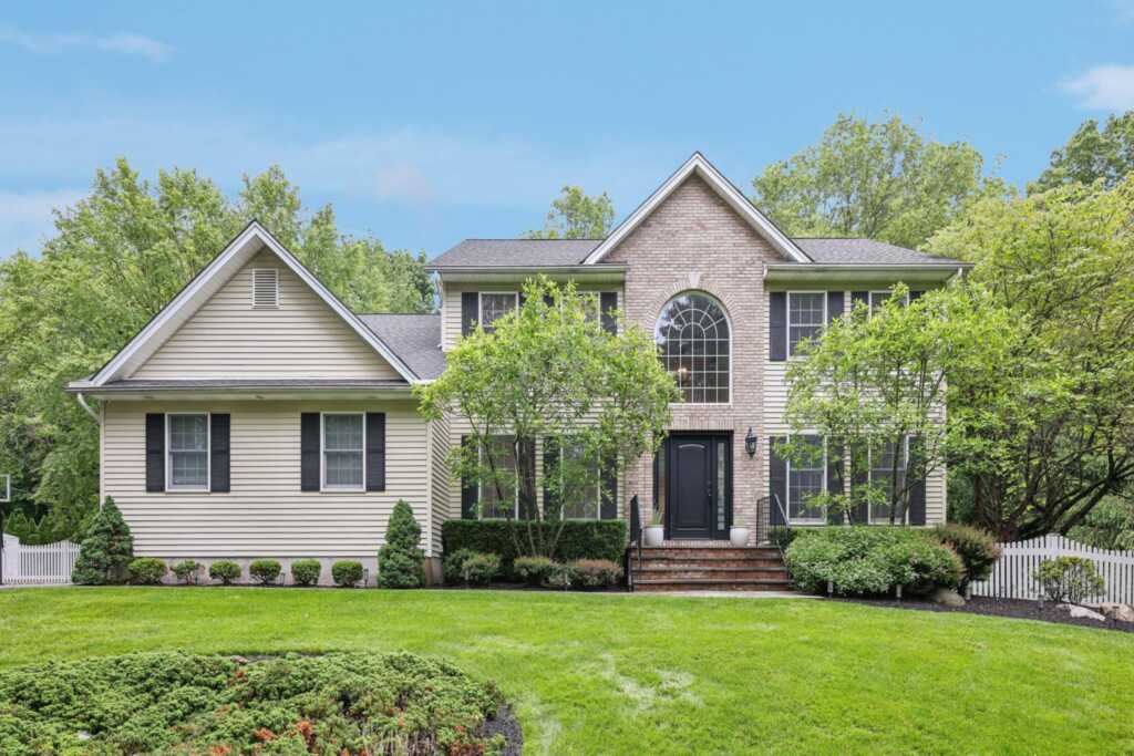 18 Sandstone Trail, New City, NY 10956
