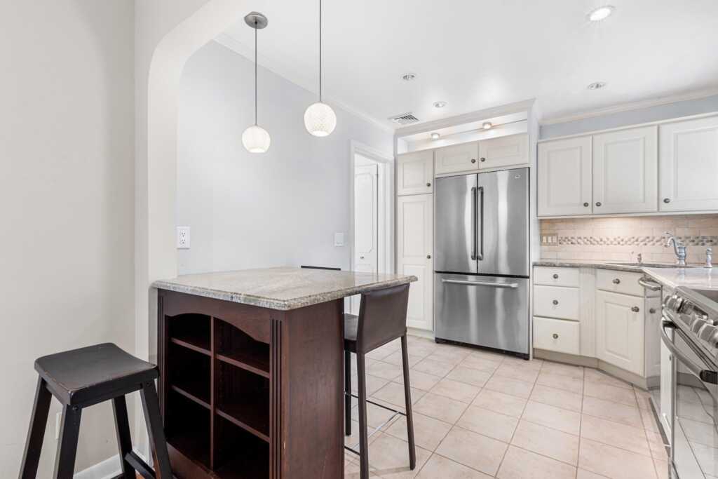 269 Woodlands Avenue, White Plains, NY 10607 - Photo 10 of 34