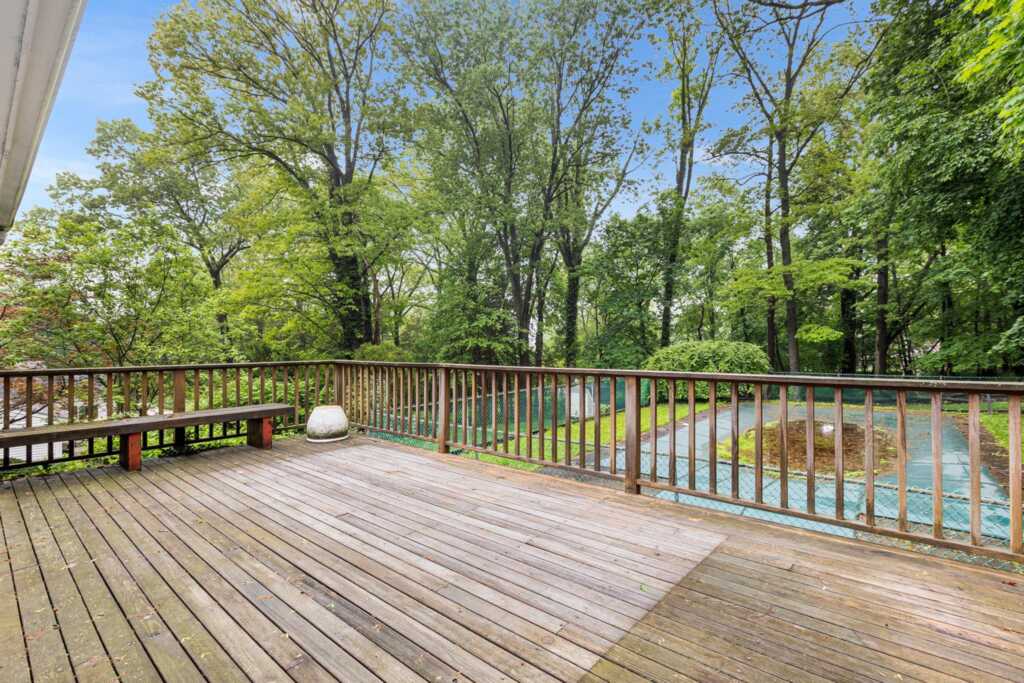 269 Woodlands Avenue, White Plains, NY 10607 - Photo 11 of 34