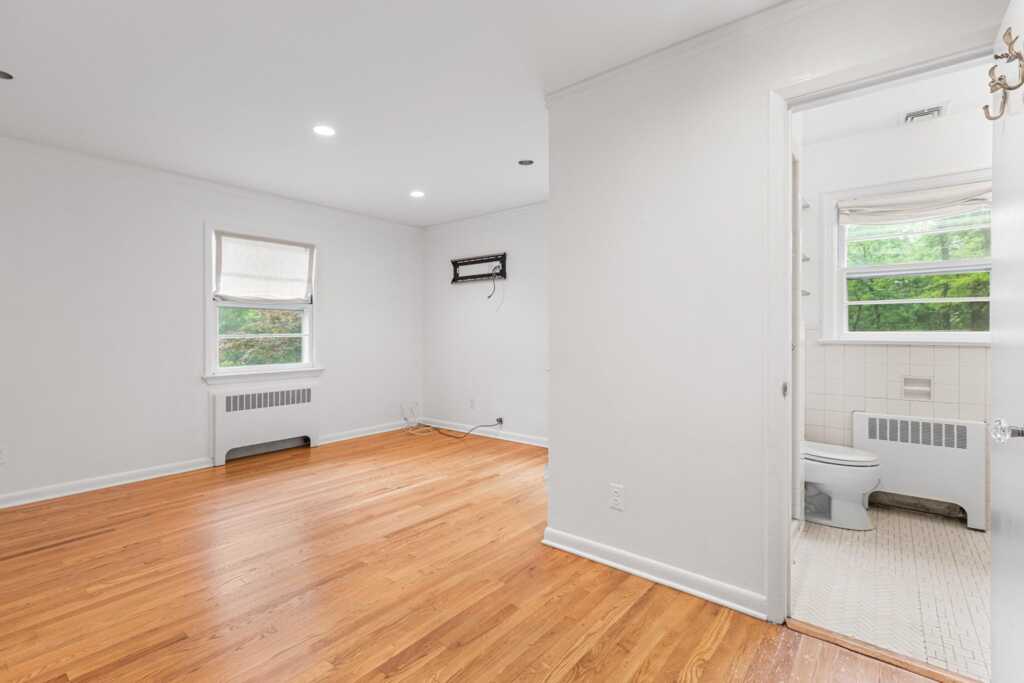 269 Woodlands Avenue, White Plains, NY 10607 - Photo 13 of 34