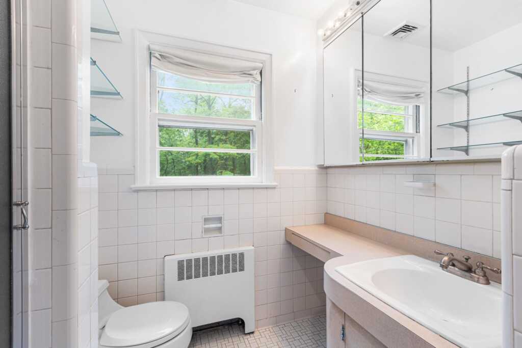 269 Woodlands Avenue, White Plains, NY 10607 - Photo 16 of 34