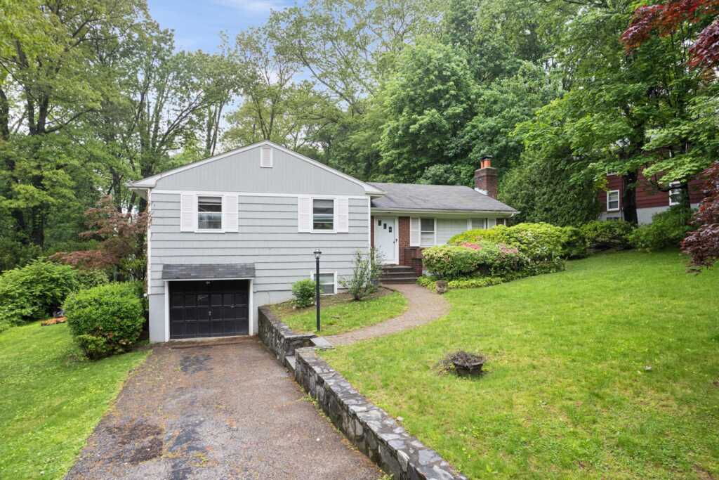 269 Woodlands Avenue, White Plains, NY 10607 - Photo 2 of 34