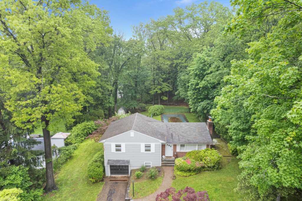 269 Woodlands Avenue, White Plains, NY 10607 - Photo 3 of 34