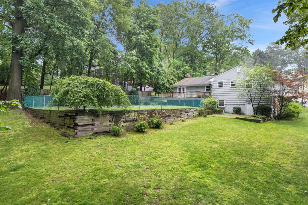 269 Woodlands Avenue, White Plains, NY 10607 - Photo 31 of 34