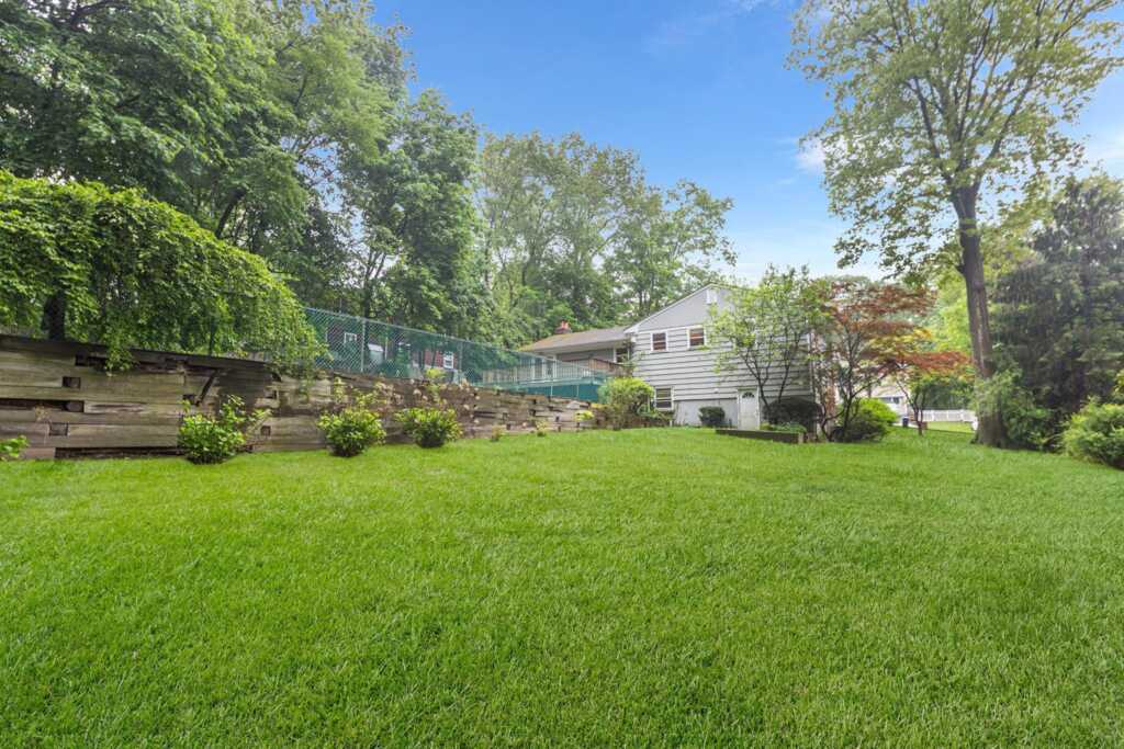 269 Woodlands Avenue, White Plains, NY 10607 - Photo 32 of 34