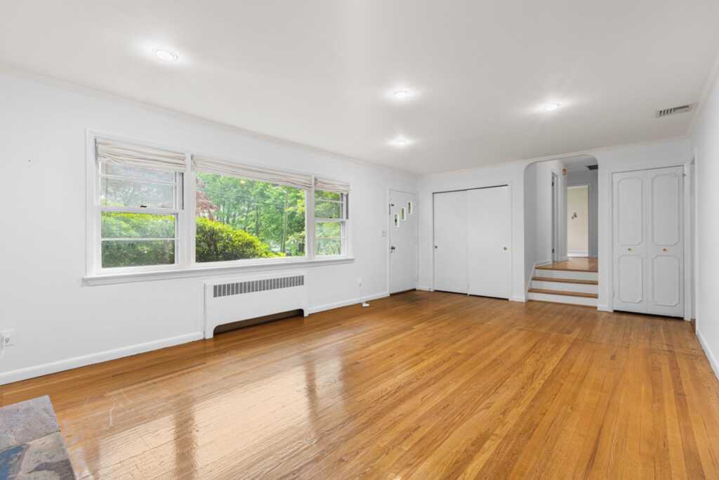 269 Woodlands Avenue, White Plains, NY 10607 - Photo 6 of 34