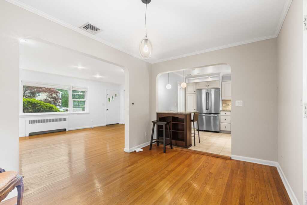269 Woodlands Avenue, White Plains, NY 10607 - Photo 8 of 34